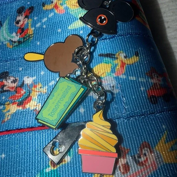 Disney Harvey's Play N' Park Crossbody Bag - Picture 4 of 9